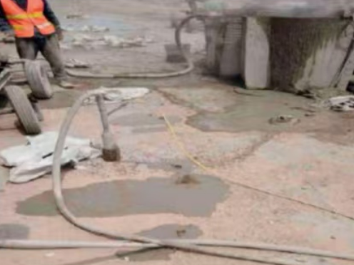 六枝特水泥混凝土路面板底注浆技术 路面脱空注浆整治方案